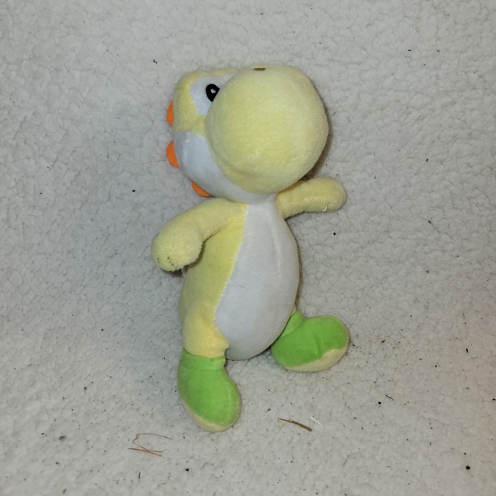 Nintendo Super Mario Bros 8" Yellow YOSHI Plush 2017 Collectible‎ Stuffed Animal